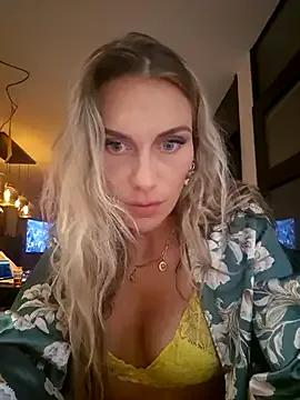 Melody1600 from StripChat is Freechat