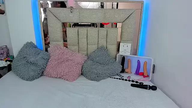Mad beauty - checkout our excited streamers as they tease to their beloved melodies and slowly squirt for enjoyment to appease your wildest wishes.
