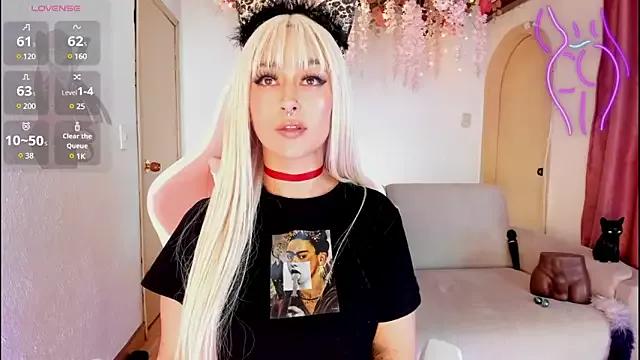 Mia-Bloom from StripChat is Freechat