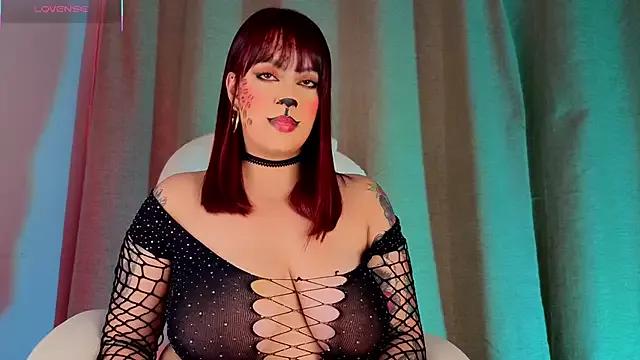 mia_bonneett from StripChat is Freechat