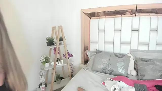 MiaVillalobos from StripChat is Freechat