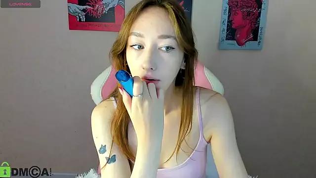 Miche1le_Allenne from StripChat is Freechat
