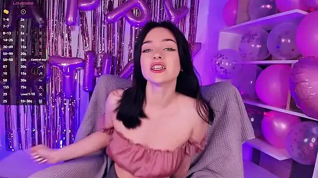 MichelleeRossf from StripChat is Freechat