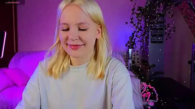 Mila_Lioness from StripChat is Freechat