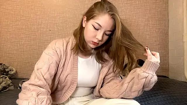 MilaCutieSmile from StripChat is Freechat