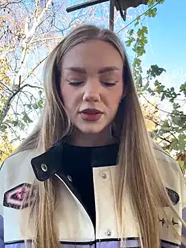 MilaMoone from StripChat is Freechat