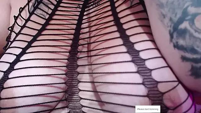 Milf_NaomiBraunx from StripChat is Freechat
