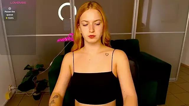 MirandaMayers from StripChat is Freechat
