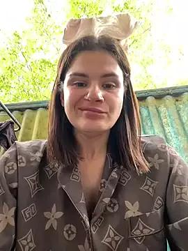 MiraReach from StripChat is Freechat
