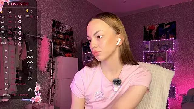 MiraVandee from StripChat is Freechat