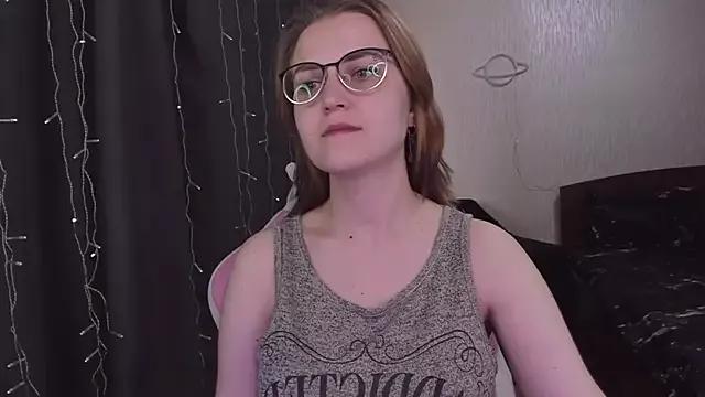 MissBrightShine from StripChat