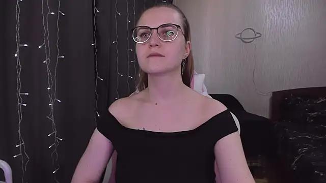 MissBrightShine from StripChat