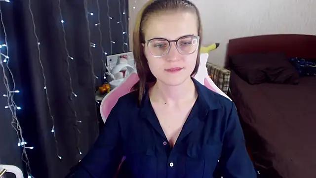 MissBrightShine from StripChat