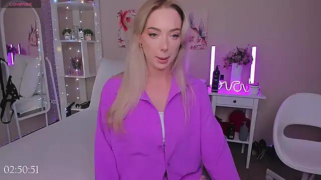 MissLisaX from StripChat is Freechat