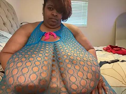 Missredboneo12 from StripChat is Freechat