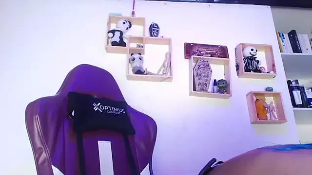 Mad beauty - checkout our excited streamers as they tease to their beloved melodies and slowly squirt for enjoyment to appease your wildest wishes.