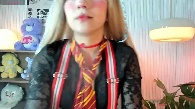 Mad beauty - checkout our excited streamers as they tease to their beloved melodies and slowly squirt for enjoyment to appease your wildest wishes.