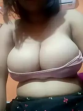 miyaababy from StripChat is Freechat