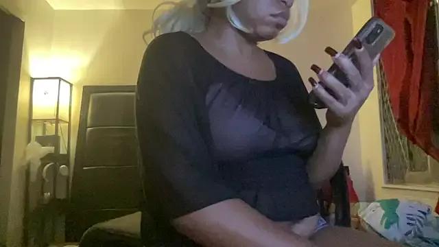 MommyConfident from StripChat is Freechat