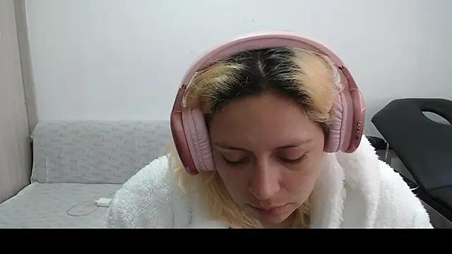 Mad beauty - checkout our excited streamers as they tease to their beloved melodies and slowly squirt for enjoyment to appease your wildest wishes.