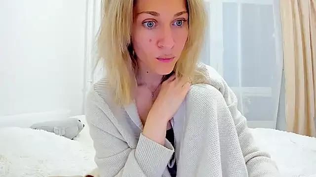 Photos of Mona_Cruz from StripChat is Freechat