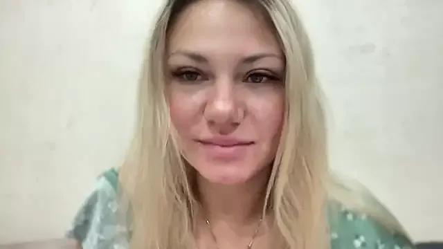 MonicaSweett from StripChat is Freechat