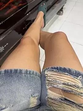 Mores1_Squirt from StripChat is Freechat