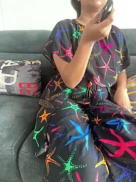 mumsquirt281 from StripChat