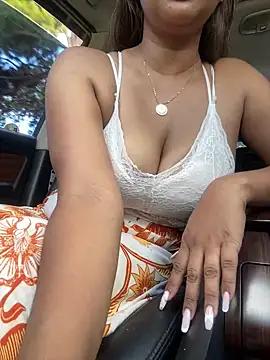 mumsquirt281 from StripChat