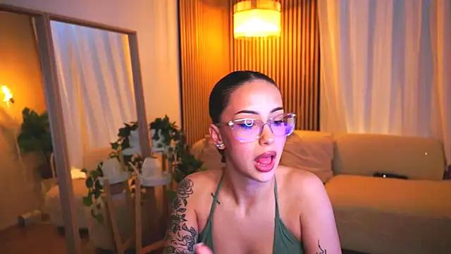 Naomii18_ from StripChat is Freechat