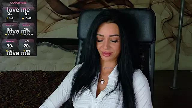 NaomiScarlet from StripChat is Freechat
