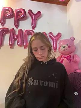 Natalia_Suarez from StripChat is Freechat