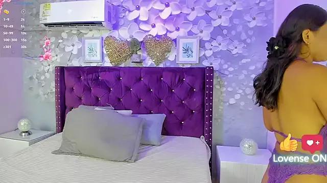 nicol_ruiiz from StripChat is Freechat