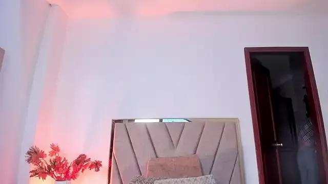 Nina_Cavaali from StripChat is Freechat