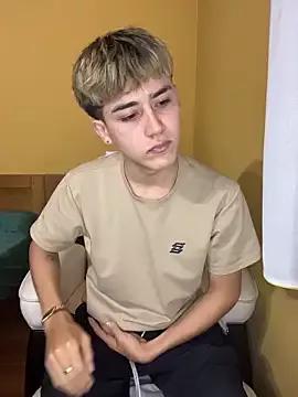 Noah21_ from StripChat is Freechat