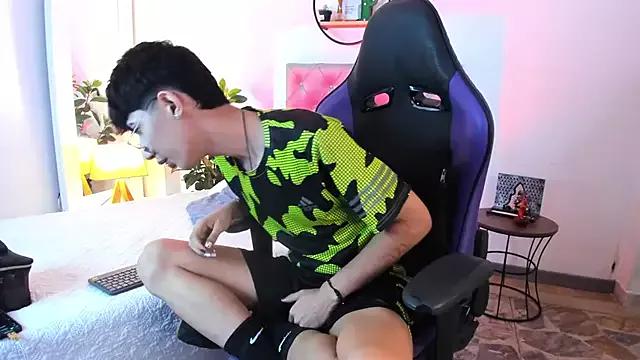 Mad beauty - checkout our excited streamers as they tease to their beloved melodies and slowly squirt for enjoyment to appease your wildest wishes.
