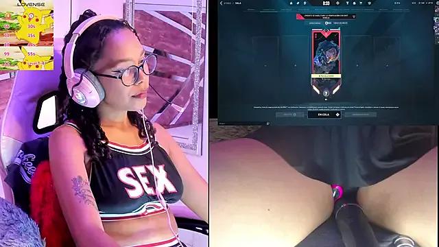 NovaLyn from StripChat is Freechat