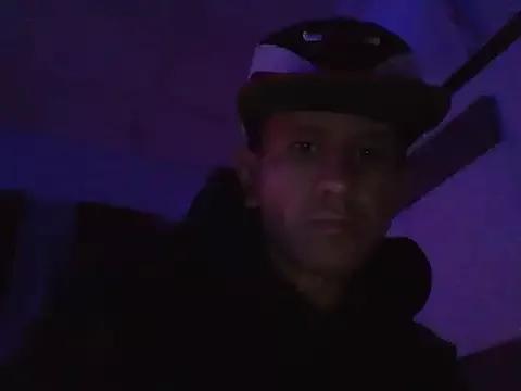 Photos of oiram27 from StripChat is Freechat