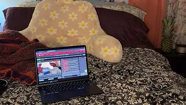 onlysunidreamss from StripChat is Freechat