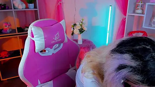 Mad beauty - checkout our excited streamers as they tease to their beloved melodies and slowly squirt for enjoyment to appease your wildest wishes.