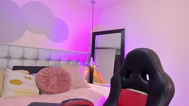 pervert_lizza from StripChat is Freechat
