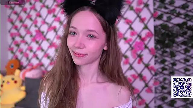 Petite_Polly from StripChat is Freechat