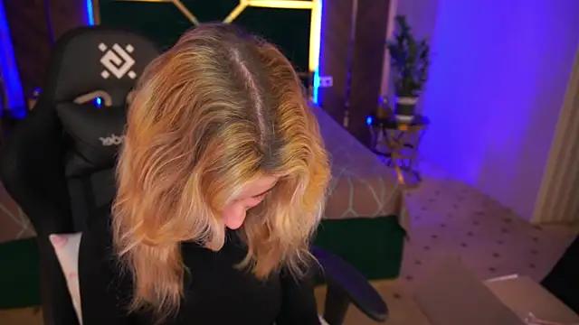 Mad beauty - checkout our excited streamers as they tease to their beloved melodies and slowly squirt for enjoyment to appease your wildest wishes.