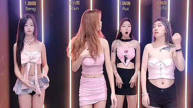 queen-001 from StripChat is Freechat