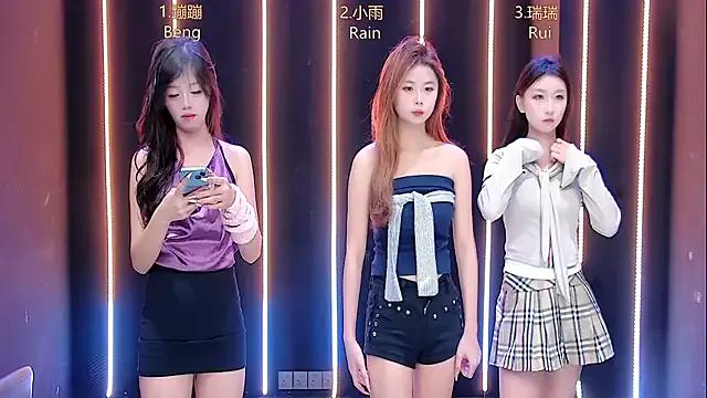 queen-001 from StripChat is Freechat