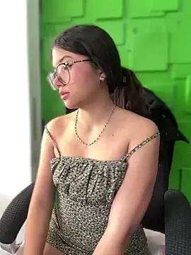 Queen__Love from StripChat is Freechat