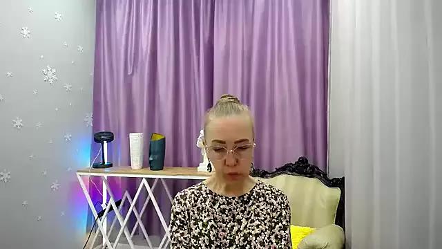 queen_a_n_i from StripChat is Freechat