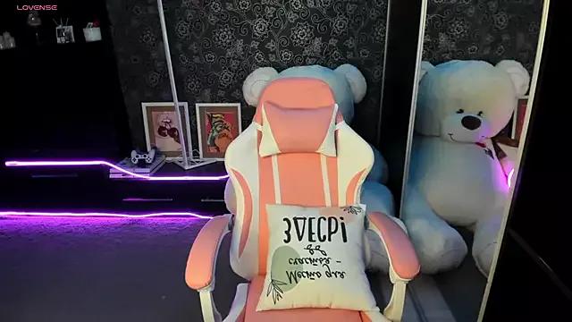 Mad beauty - checkout our excited streamers as they tease to their beloved melodies and slowly squirt for enjoyment to appease your wildest wishes.