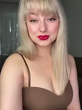 Queen_in_touch from StripChat is Freechat