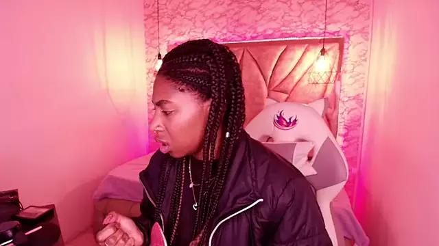 Queen_perla_ from StripChat
